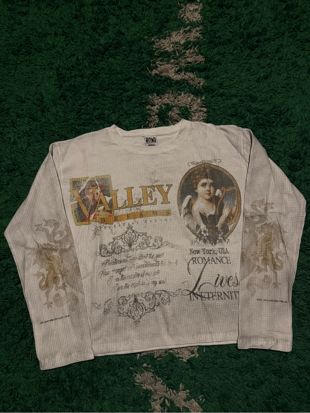 White Graphic Long-Sleeve Thermal Top - Valley Romance Motif